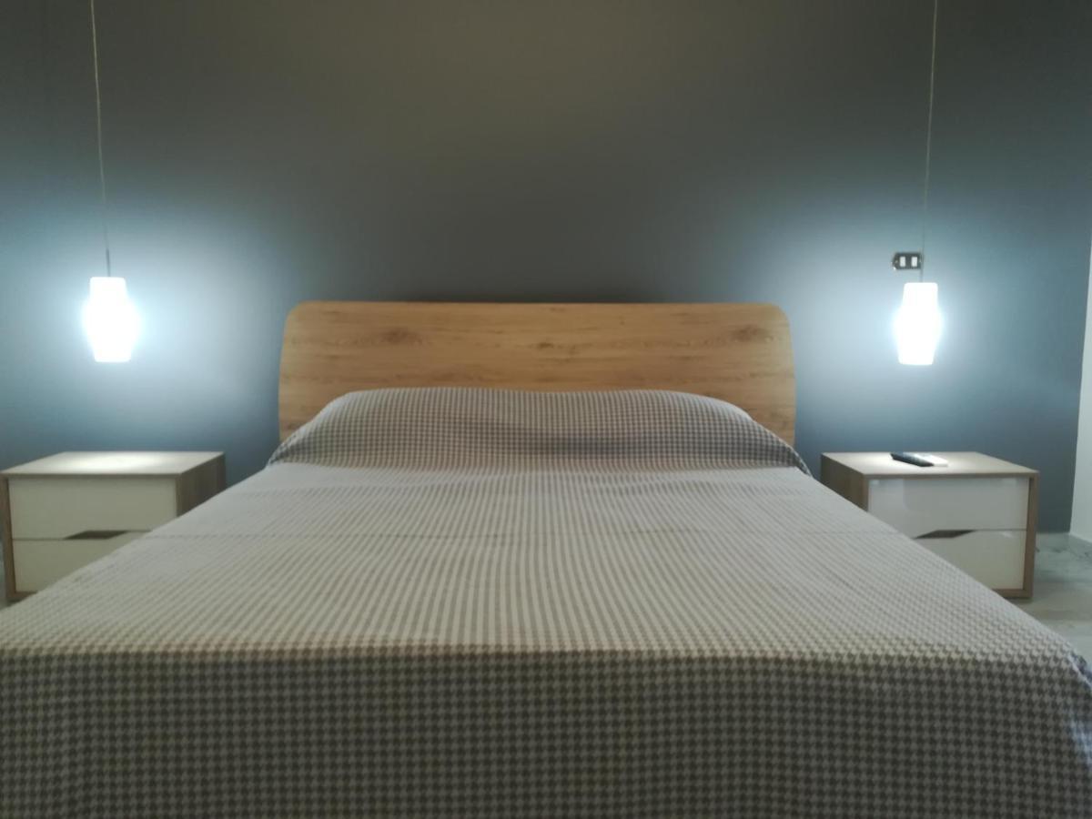 Home Mazzei Piazza Bilotti Κοσέντζα Δωμάτιο φωτογραφία