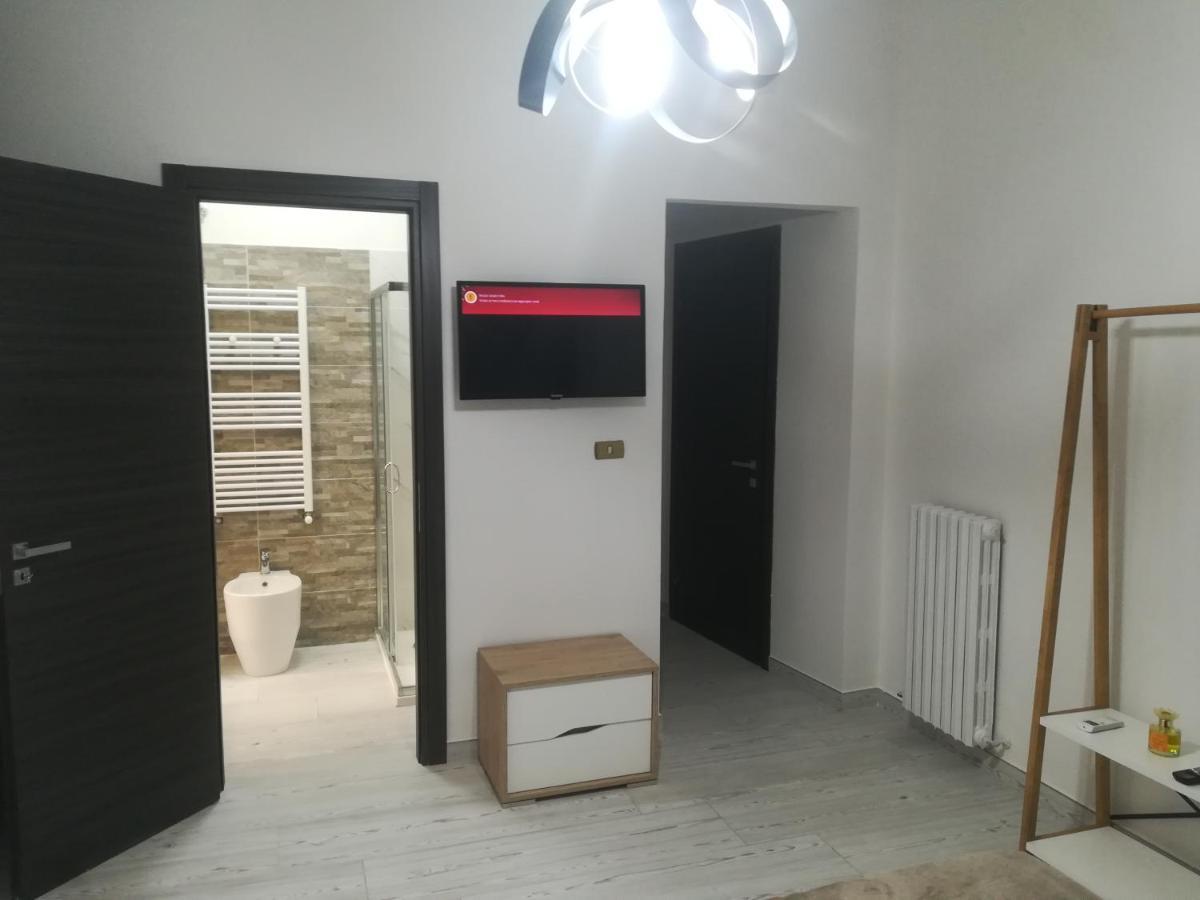 Home Mazzei Piazza Bilotti Κοσέντζα Δωμάτιο φωτογραφία