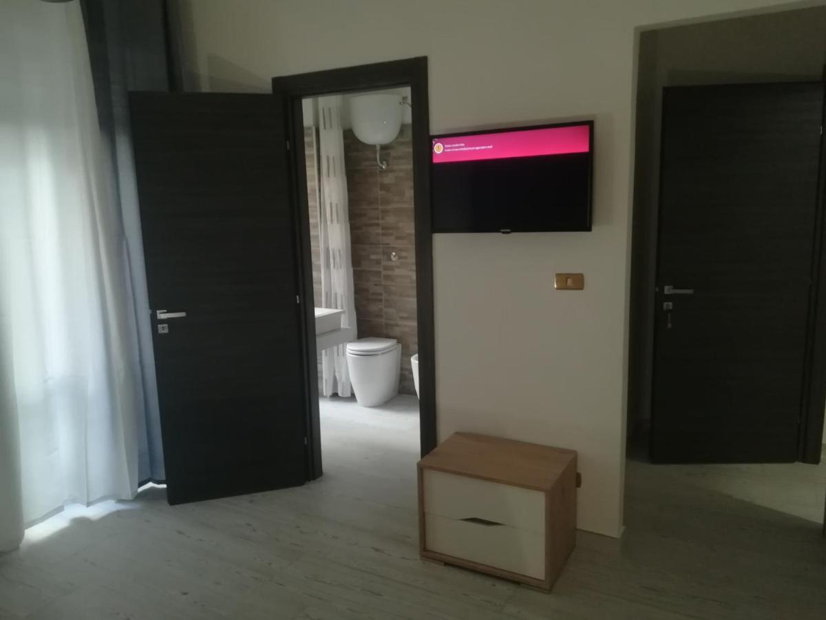 Home Mazzei Piazza Bilotti Κοσέντζα Δωμάτιο φωτογραφία