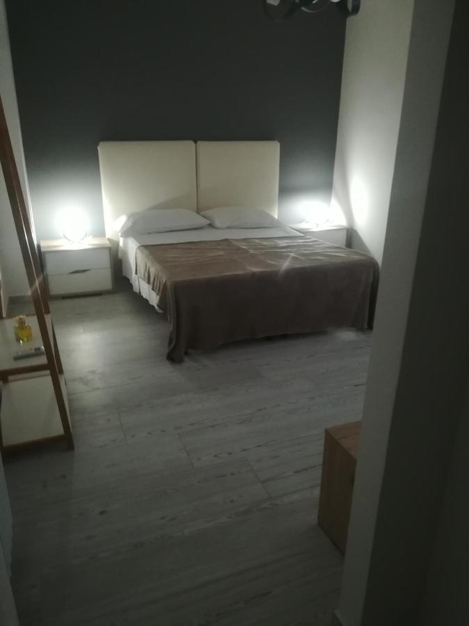 Home Mazzei Piazza Bilotti Κοσέντζα Δωμάτιο φωτογραφία