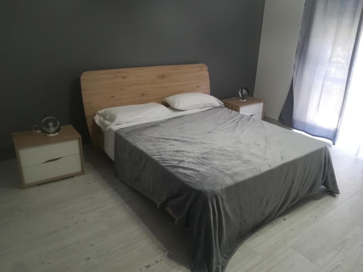 Home Mazzei Piazza Bilotti Κοσέντζα Δωμάτιο φωτογραφία