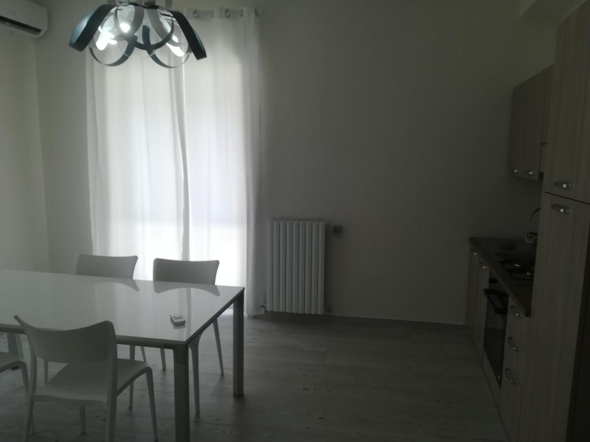 Home Mazzei Piazza Bilotti Κοσέντζα Δωμάτιο φωτογραφία
