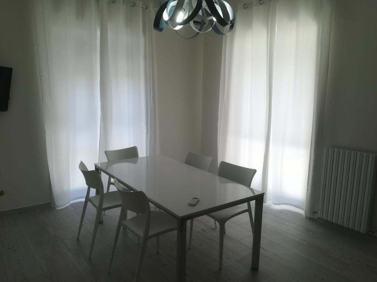Home Mazzei Piazza Bilotti Κοσέντζα Δωμάτιο φωτογραφία