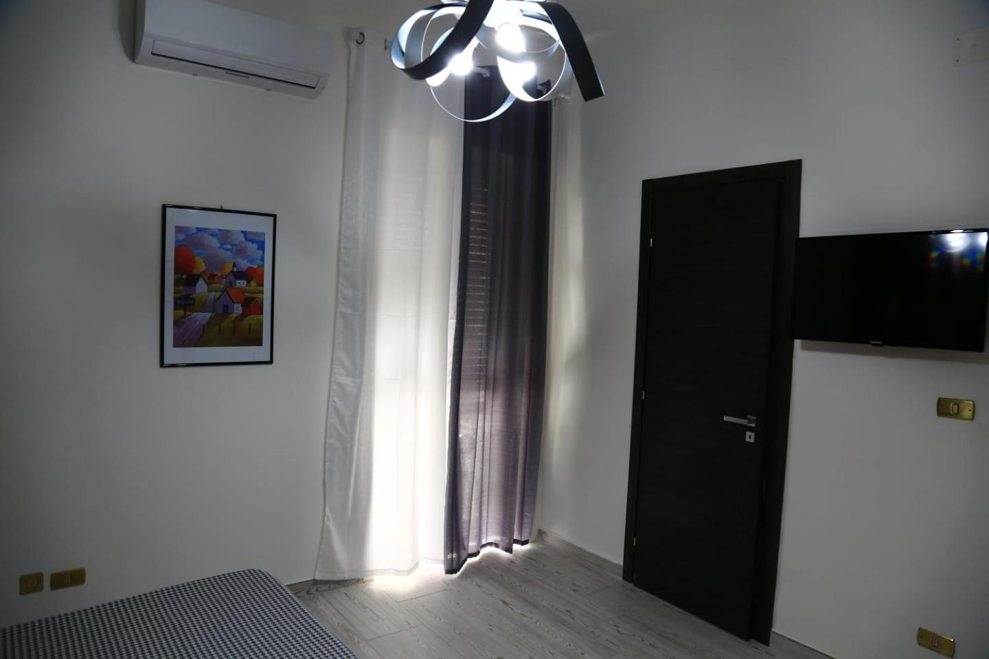 Home Mazzei Piazza Bilotti Κοσέντζα Δωμάτιο φωτογραφία