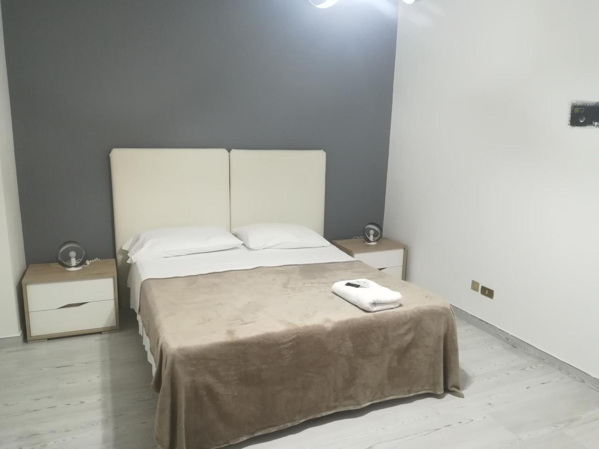 Home Mazzei Piazza Bilotti Κοσέντζα Δωμάτιο φωτογραφία